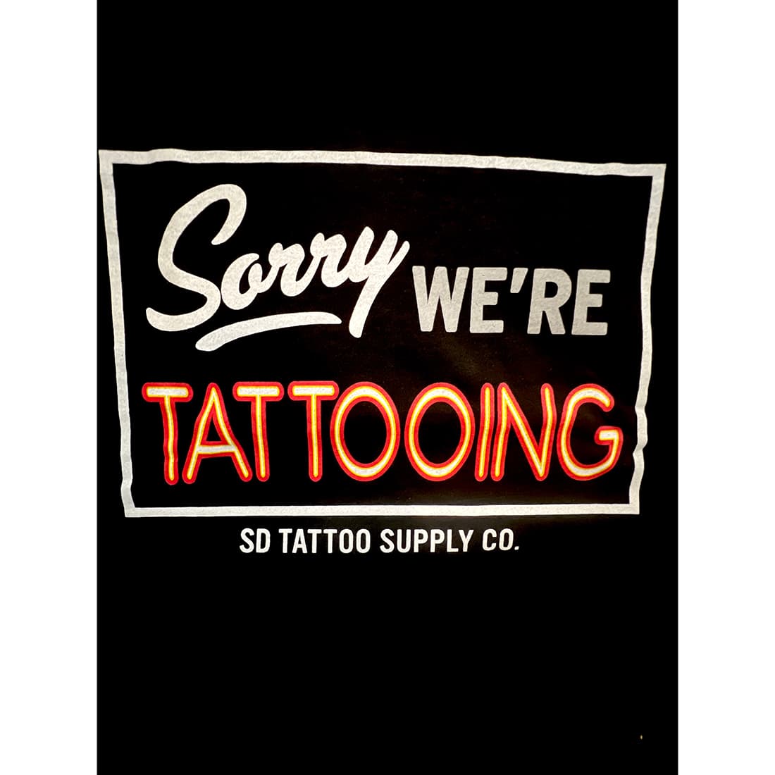 申し訳ございません。タトゥー施術中ですTシャツ